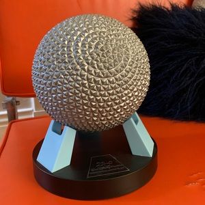 Disney 2000 Celebration Epcot Figurine, rare